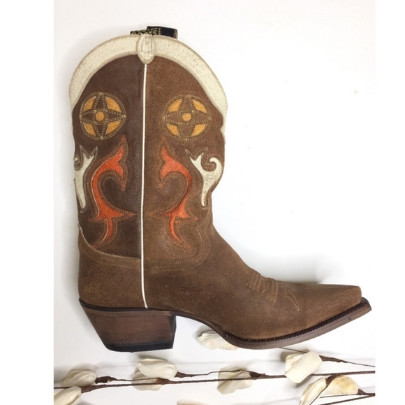 Boots - Picture 3 of 6